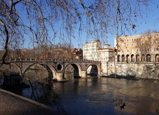 italy/rome/landmark/lungotevere-de-cenci