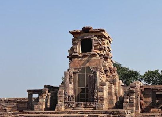 india/madhya-pradesh/landmark/sanchi-stupa-raisen-buddhist-mountains