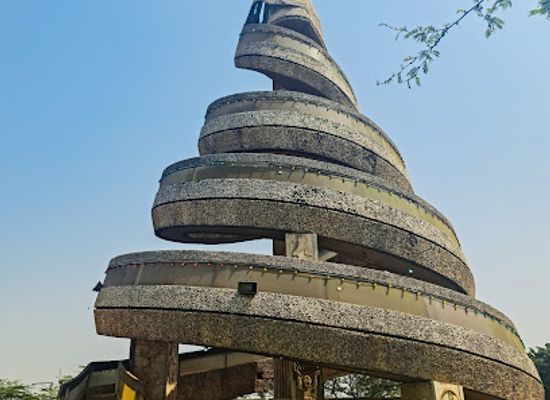 cameroon/kalamaloue-national-park/landmark/cameroon-reunification-monument