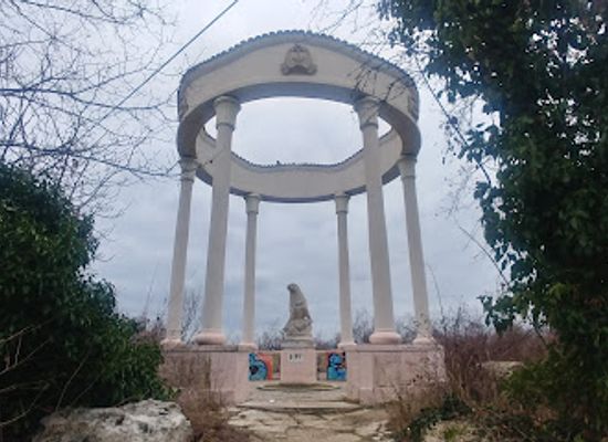 bulgaria/varna/primorski/landmark/stone-arch-with-the-legendary-monk-seal