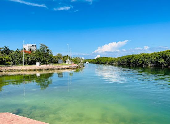 mexico/cancun/landmark/jardin-del-arte
