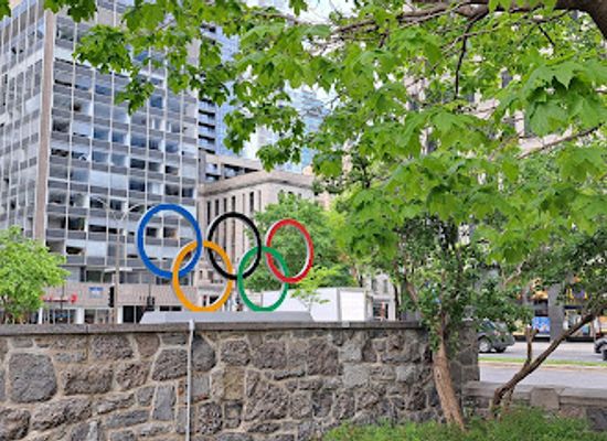 canada/montreal/landmark/olympic-rings