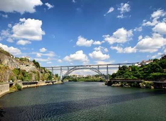portugal/minho/landmark/dona-maria-pia-bridge