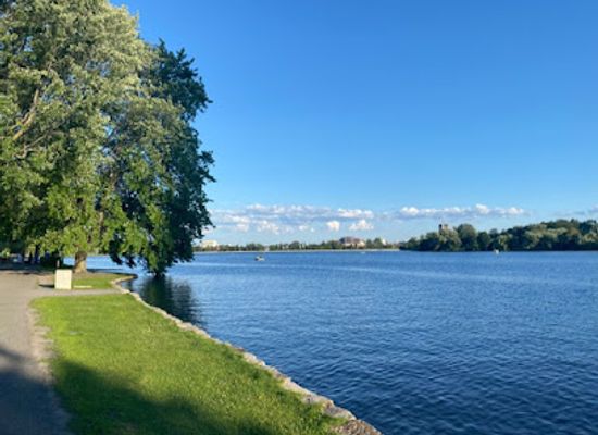 canada/ottawa-valley/landmark/dow-s-lake
