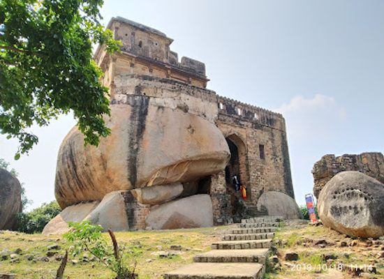 india/central-india/landmark/rani-durgawati-fort