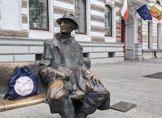 poland/kuyavia/landmark/julian-tuwim-monument-lodz