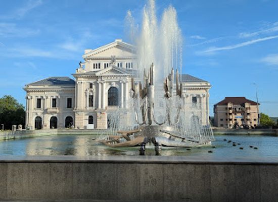 romania/drobeta-turnu-severin/landmark/fantana-cinetica