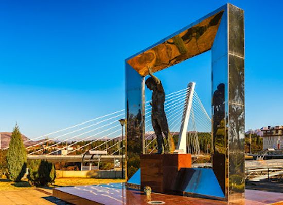 montenegro/rovca/landmark/vladimir-vysotsky-monument
