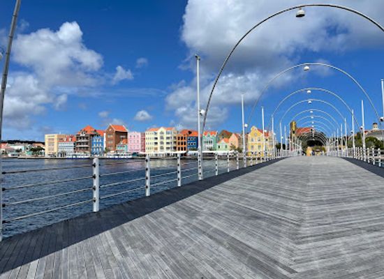 curacao/sta-catharina/landmark/queen-emma-bridge