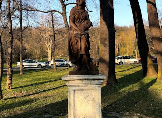 serbia/ada-ciganlija/landmark/harvest-statue