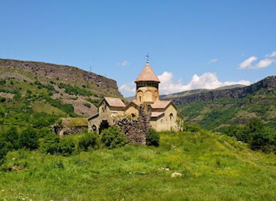 armenia/gegharkunik/landmark/hnevank