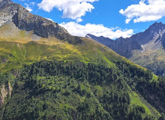 italy/south-tyrol/landmark/boundary-stone-italy-austria