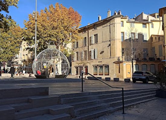 france/aix-en-provence/landmark/la-quartier-du-palais