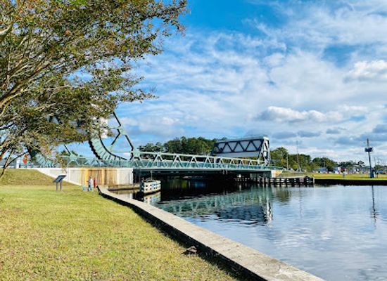 virginia/chesapeake-bay-region/landmark/great-bridge-lock-park