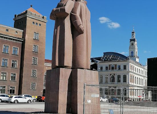 latvia/riga/old-town/landmark/latvian-riflemen-monument
