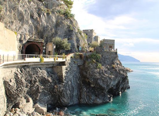 italy/cinque-terre/landmark/monterosso-public-beach-fegina