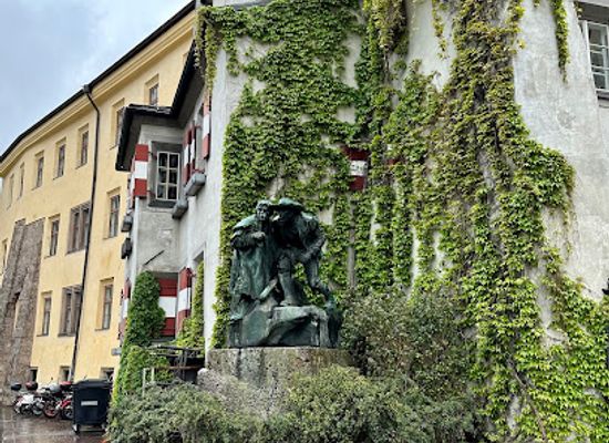 austria/innsbruck-land/landmark/father-and-son-or-anno-nine-war-memorial