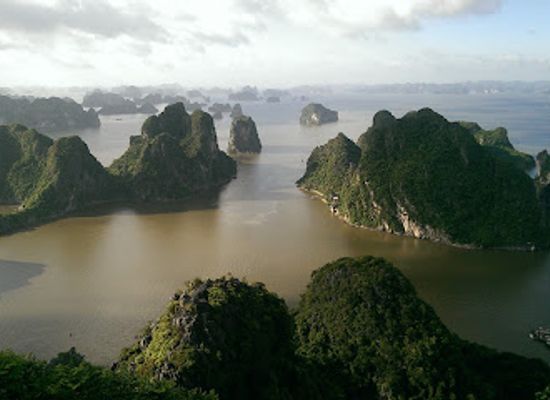 vietnam/ha-long-bay/landmark/poem-mountain