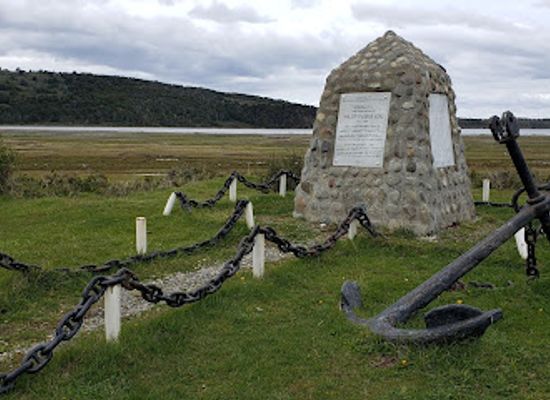 chile/punta-arenas/landmark/monumento-a-charles-darwin