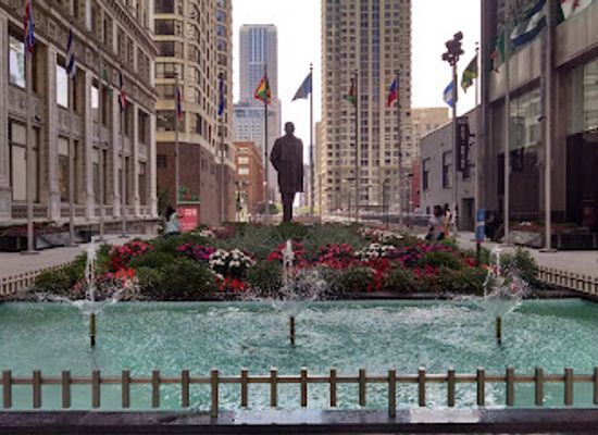 illinois/chicagoland/landmark/plaza-of-the-americas