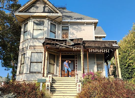california/los-angeles-county/landmark/thriller-house