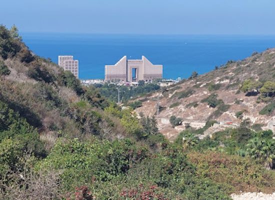 israel/haifa-beaches/landmark/bustan-khayat