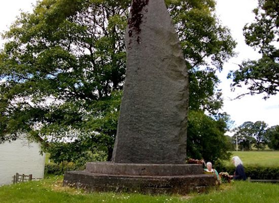 united-kingdom/brecon-beacons-national-park/landmark/llywelyn-monument