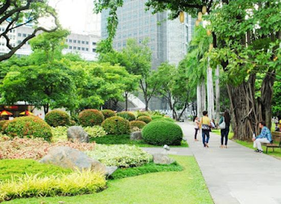 philippines/manila/makati/landmark/ayala-triangle-gardens