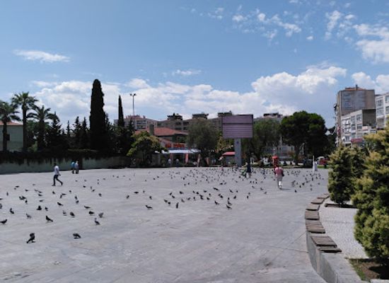 turkiye/izmir/bornova/landmark/ataturk-aniti