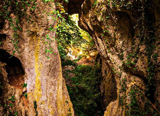 kosovo/podgur/landmark/shpella-e-kusarit