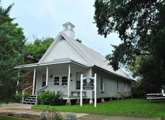 florida/panhandle/landmark/camp-walton-schoolhouse-museum