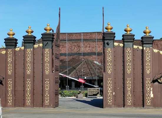 malaysia/kota-bharu/landmark/istana-balai-besar-kota-bharu-kelantan