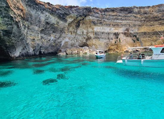 malta/blue-lagoon/landmark/l-ghar-ta-bla-saqaf-it-tieqa-taht-il-hnejja