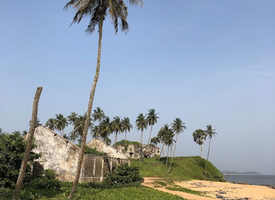 cote-d-ivoire/bas-sassandra/landmark/old-broken-down-colonial-buildings