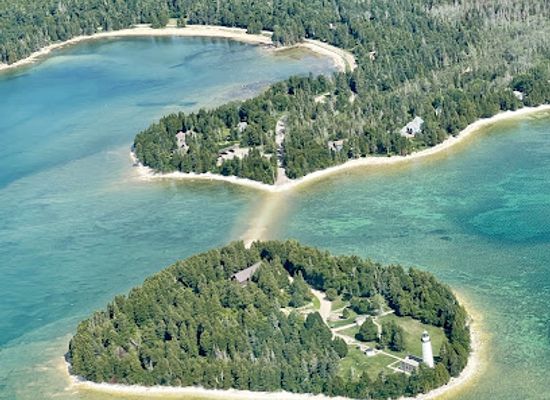wisconsin/door-peninsula/landmark/grizzly-scenic-air-tours