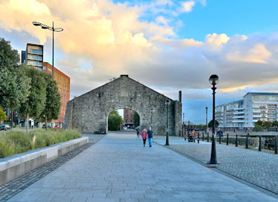 united-kingdom/liverpool/albert-dock/landmark/old-wall-arch-albert-dock-uk