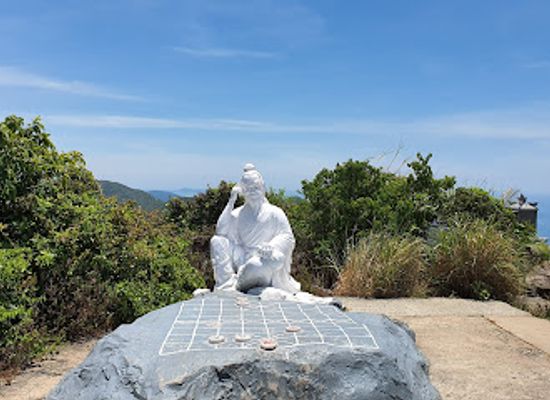 vietnam/da-nang/son-tra-district/landmark/ban-co-peak