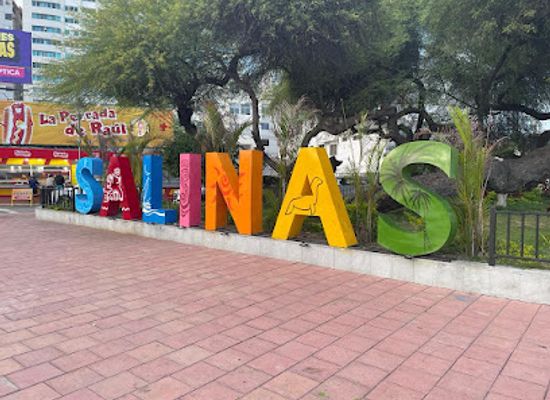ecuador/salinas/landmark/letras-salinas