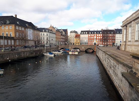 denmark/copenhagen/indre-by/landmark/frederiksholms-kanal