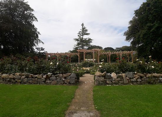 guernsey/grandes-rocques/landmark/saumarez-park