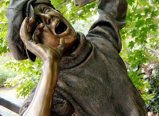colorado/monument/landmark/the-newsboy-statue