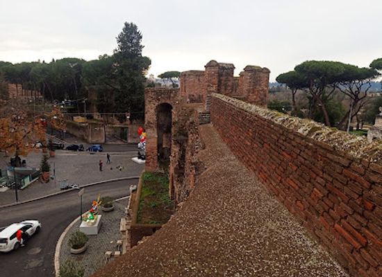 italy/campania/landmark/camminamento-su-mura-a-via-campania