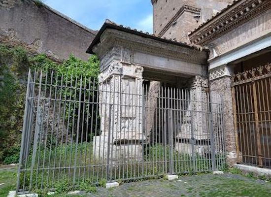 vatican-city/vatican-library/landmark/arcus-argentariorum