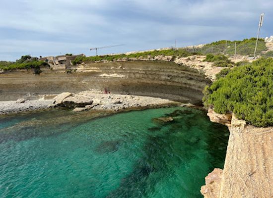 malta/marsaxlokk-fishing-village/landmark/ta-kalanka-sea-cave