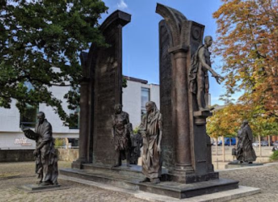 germany/hannover/bothfeld/landmark/gottingen-seven-monument