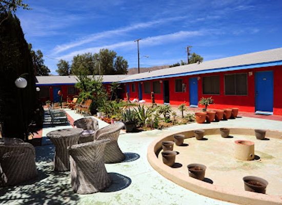 california/joshua-tree/landmark/safari-motor-inn-joshua-tree