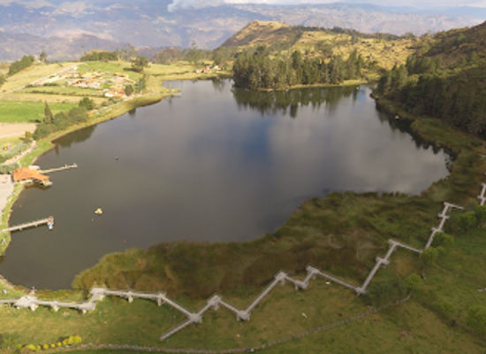 ecuador/azuay-region/landmark/laguna-de-busa