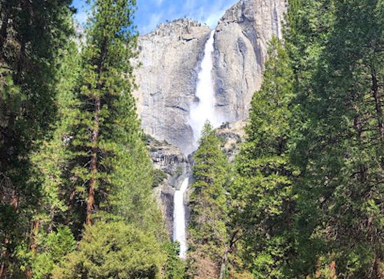 california/yosemite-village/landmark/lower-yosemite-fall-trailhead