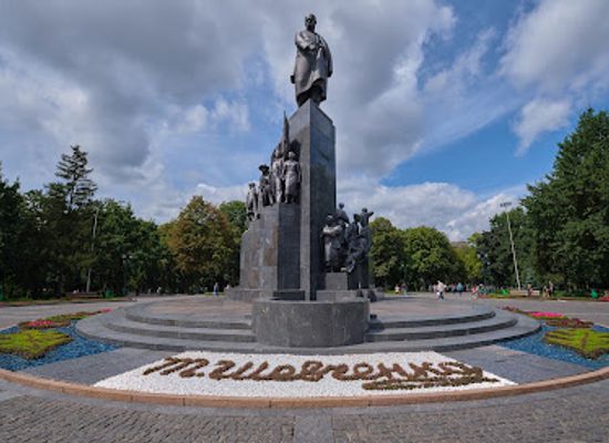 ukraine/kharkiv/constitution-square/landmark/taras-shevchenko-monument