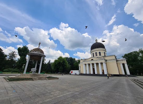 moldova/vadul-lui-voda/landmark/cathedral-park